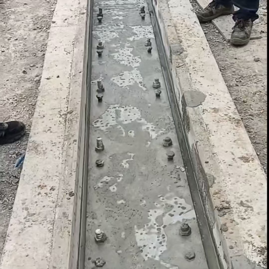 漠河港口码头起重机龙门吊重型机械设备稳固用早强快凝轨道胶泥